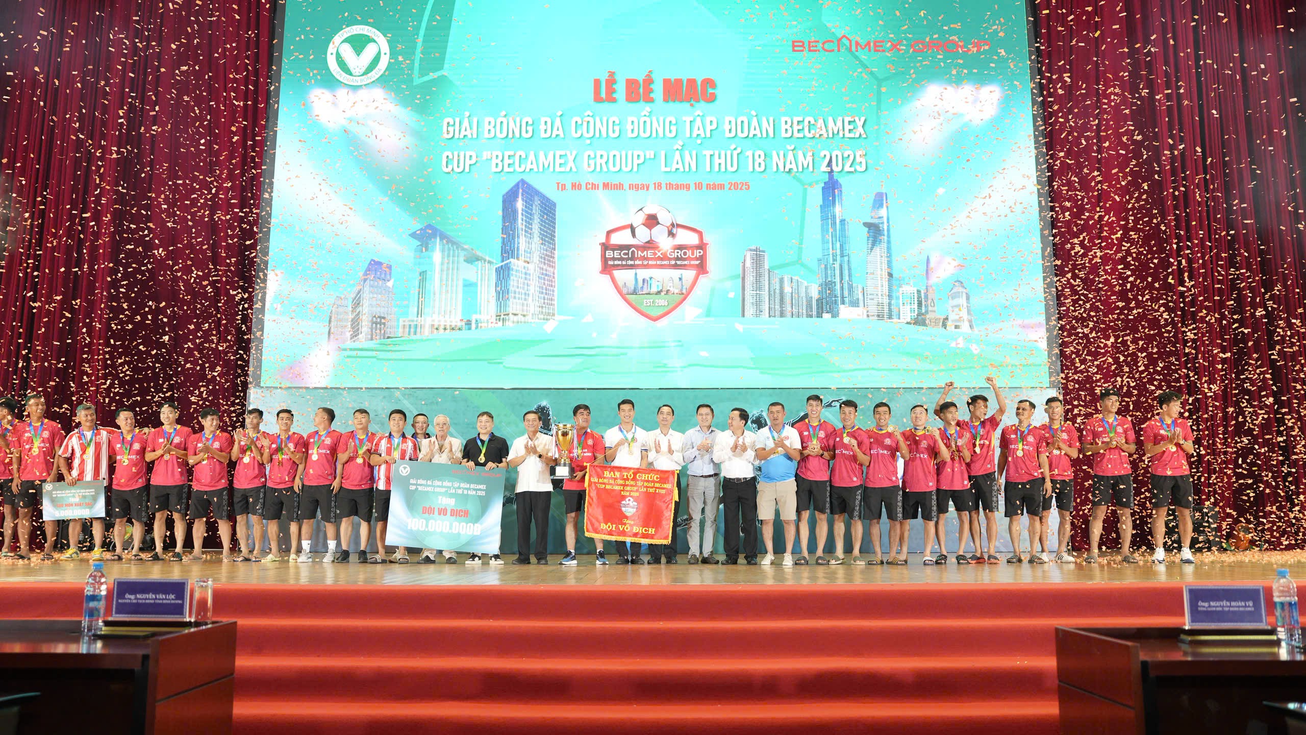 Đội Công an TP.HCM lần đầu vô địch giải phong trào sân 11 lớn nhất cả nước