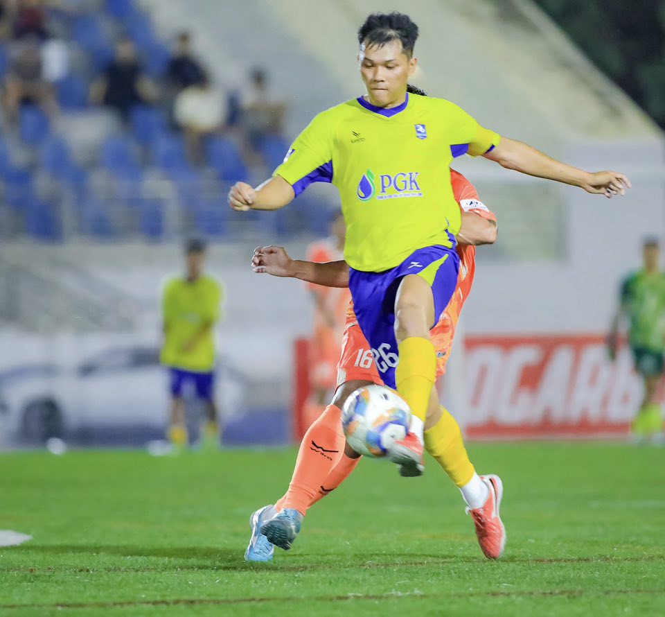 Bạch Văn Đạt - Dấu chân của lò HAGL trên sân 7