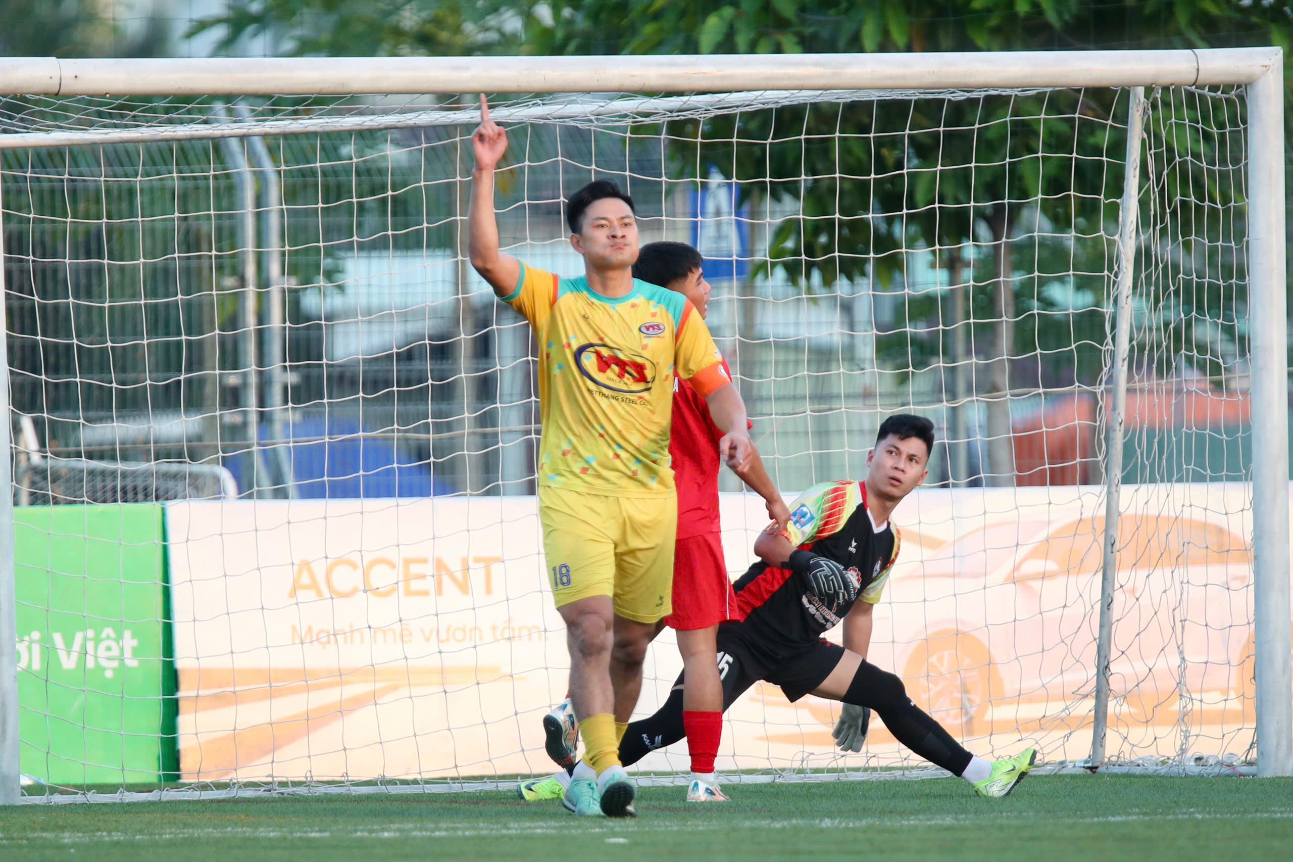 Đại Từ khẳng định bản lĩnh, Duy “Haaland” giúp Thép Việt Thắng giành 3 điểm