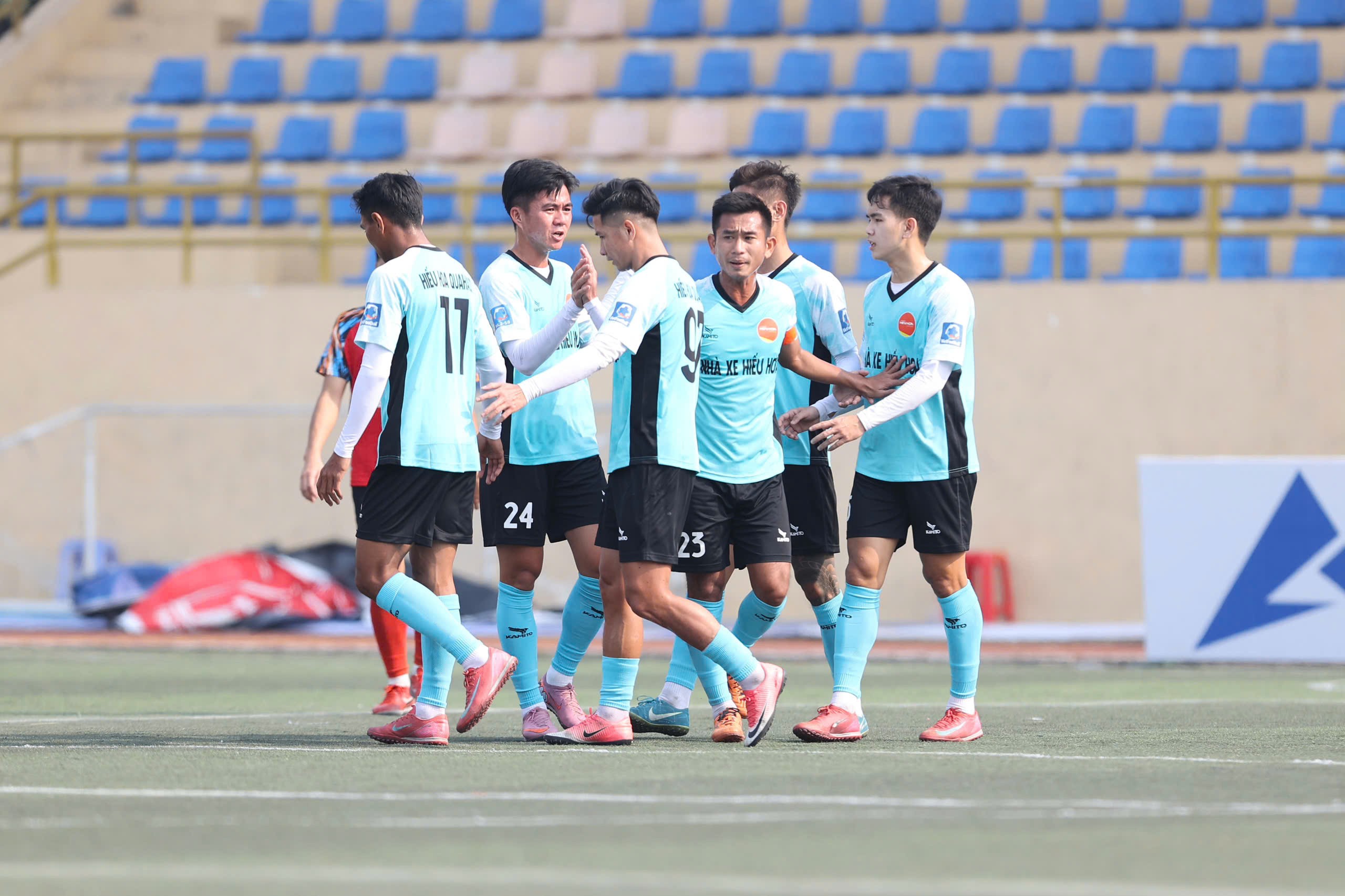 Khai mạc giải hạng Nhì 2026: Hiếu Hoa Quahaco mở đầu thuận lợi