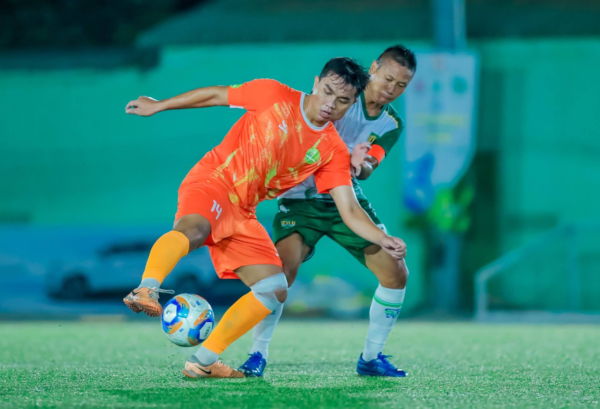 Lượt trận cuối vòng play-off SPL-S8: "Chung kết" Hồng Lạc và ĐH Nông Lâm TP.HCM