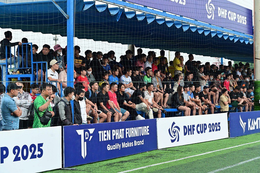 Chật kín khán giả xem giải Giải Đồng hương toàn quốc mùa 3 - DHF Cup 2025