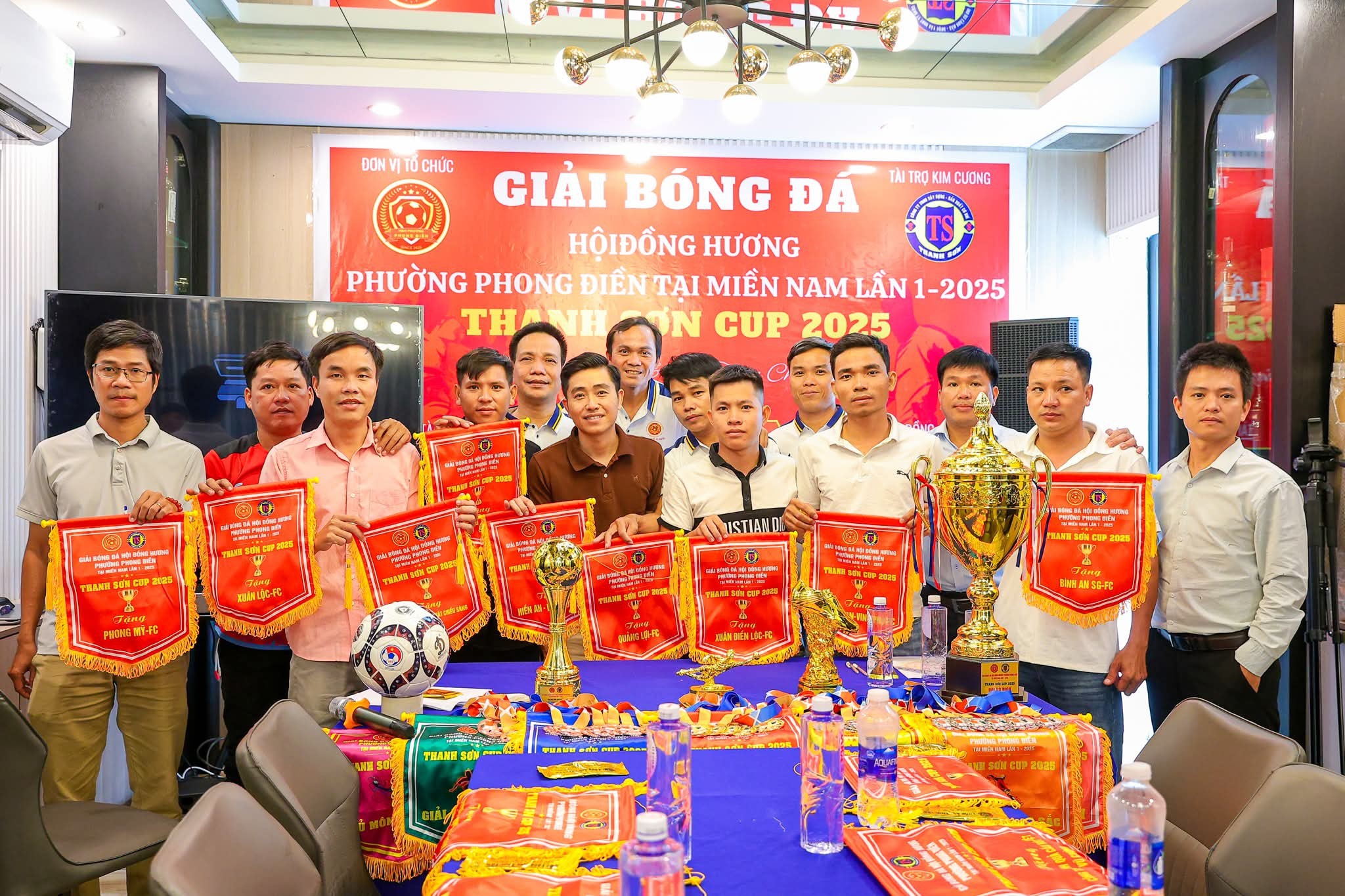 Ấm áp tình quê trong ngày ra mắt giải đồng hương Phong Điền