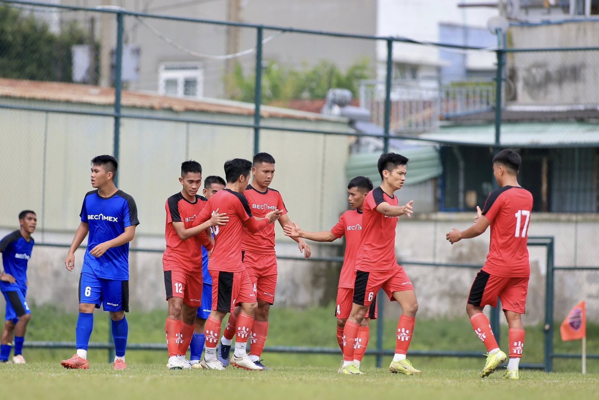 Bầu Nghĩa “Dola” cầm sa bàn, Bamboo FC tiến sâu tại giải Becamex Group 2025